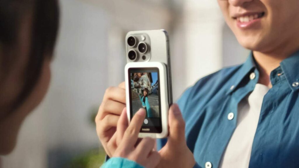 Sử dụng Insta360 Snap Selfie Screen tiện lợi gấp 10 lần camera selfie thông thường