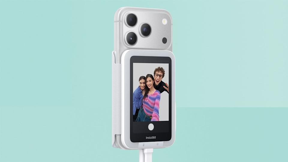 Sử dụng Insta360 Snap Selfie Screen tiện lợi gấp 10 lần camera selfie thông thường