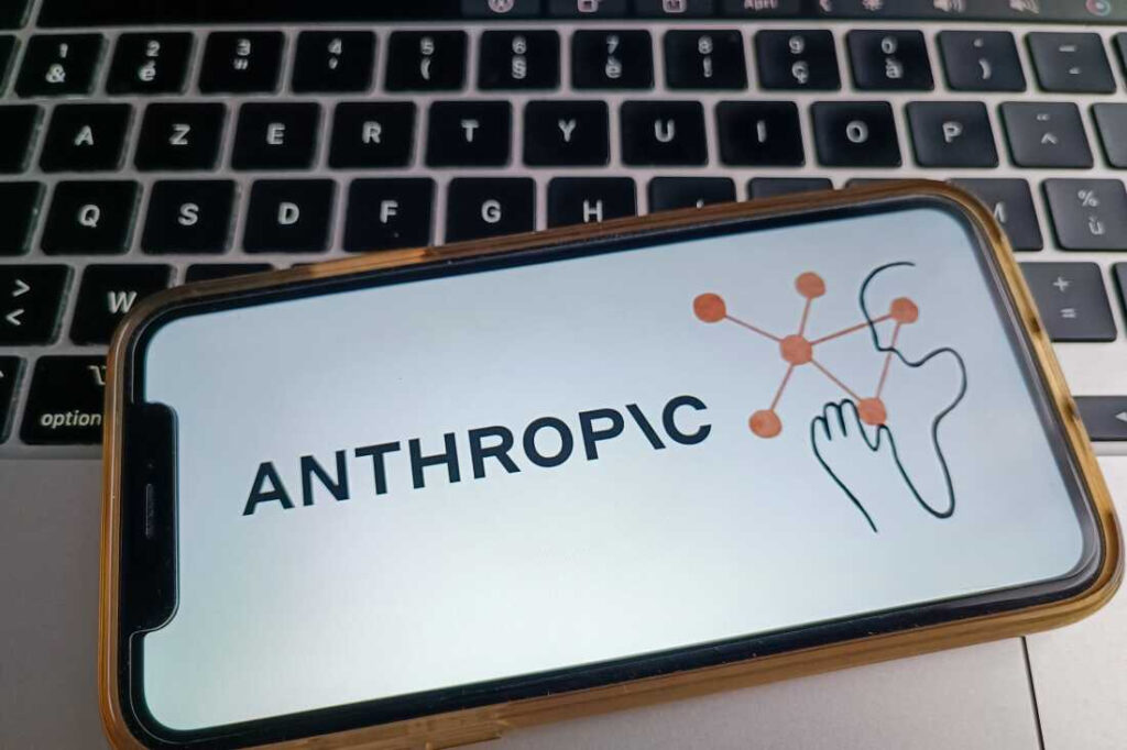 Anthropic đưa AI vào công cụ doanh nghiệp nhỏ: Bước tiến mới từ QuickBooks đến PayPal