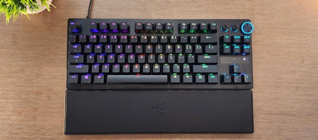 Với Razer Huntsman V3 Pro