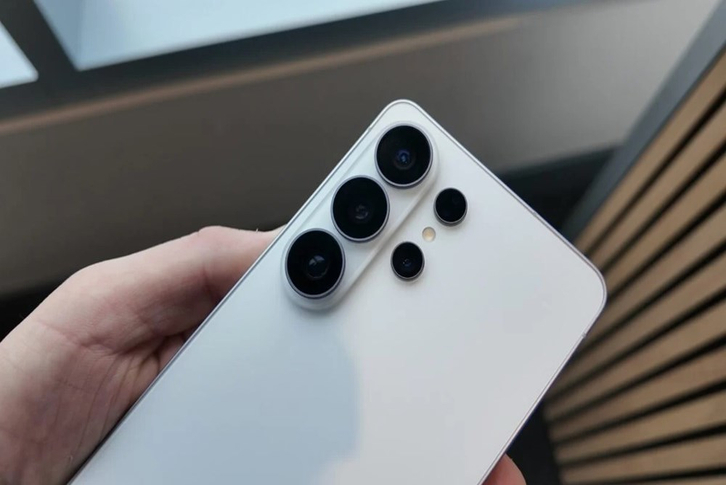 Samsung Galaxy S27 Pro lộ diện: Flagship nhỏ gọn với camera riêng biệt, màn hình 6,4 inch