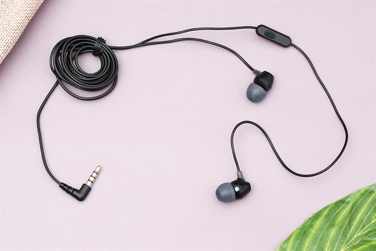 Sony MDR-EX15AP – Giá rẻ nhưng vẫn đáng tin cậy