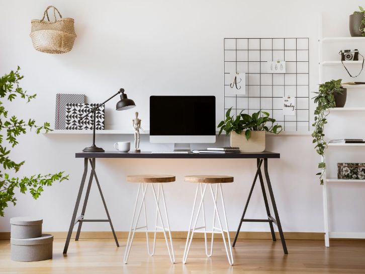 Góc học tập được trang trí đẹp mắt với phong cách Hàn Quốc