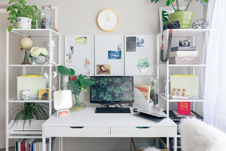 Bàn học decor aesthetic với màu sắc nhẹ nhàng và tinh tế