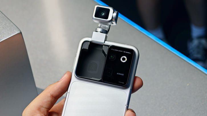 Camera gimbal giúp Honor Robot Phone chống rung tốt hơn